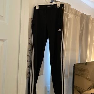 Size medium but fit like small adidas soccer pants